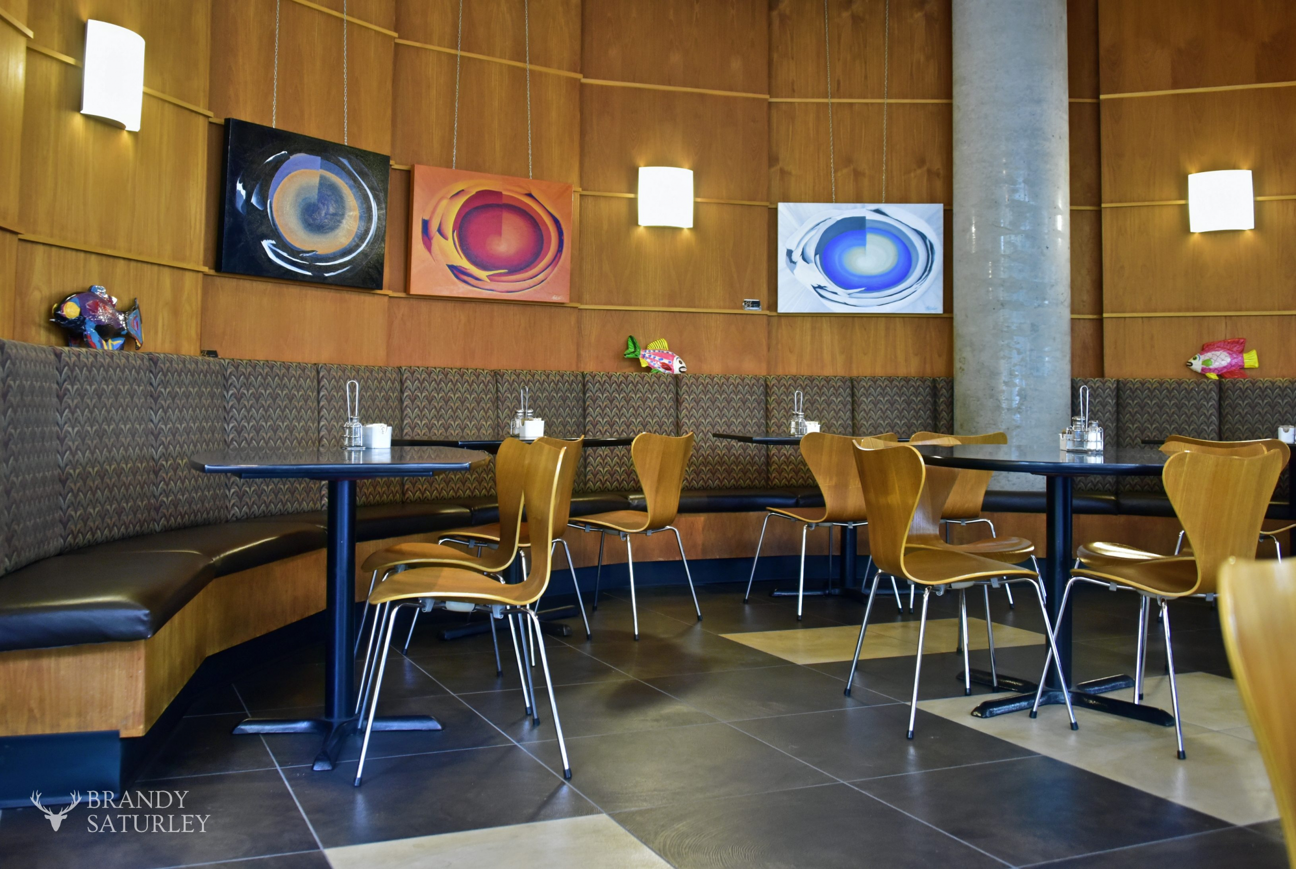 art on walls - restaurant design